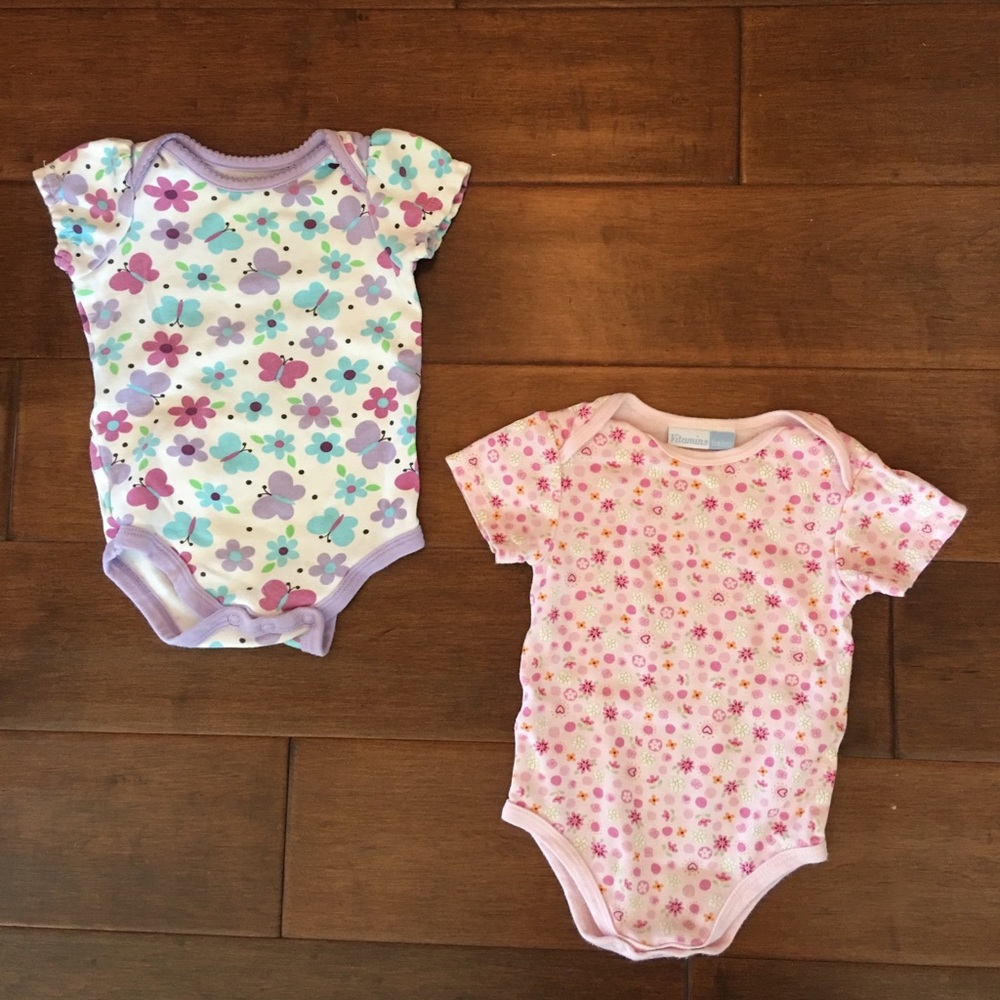 Bundle of 2 onesies